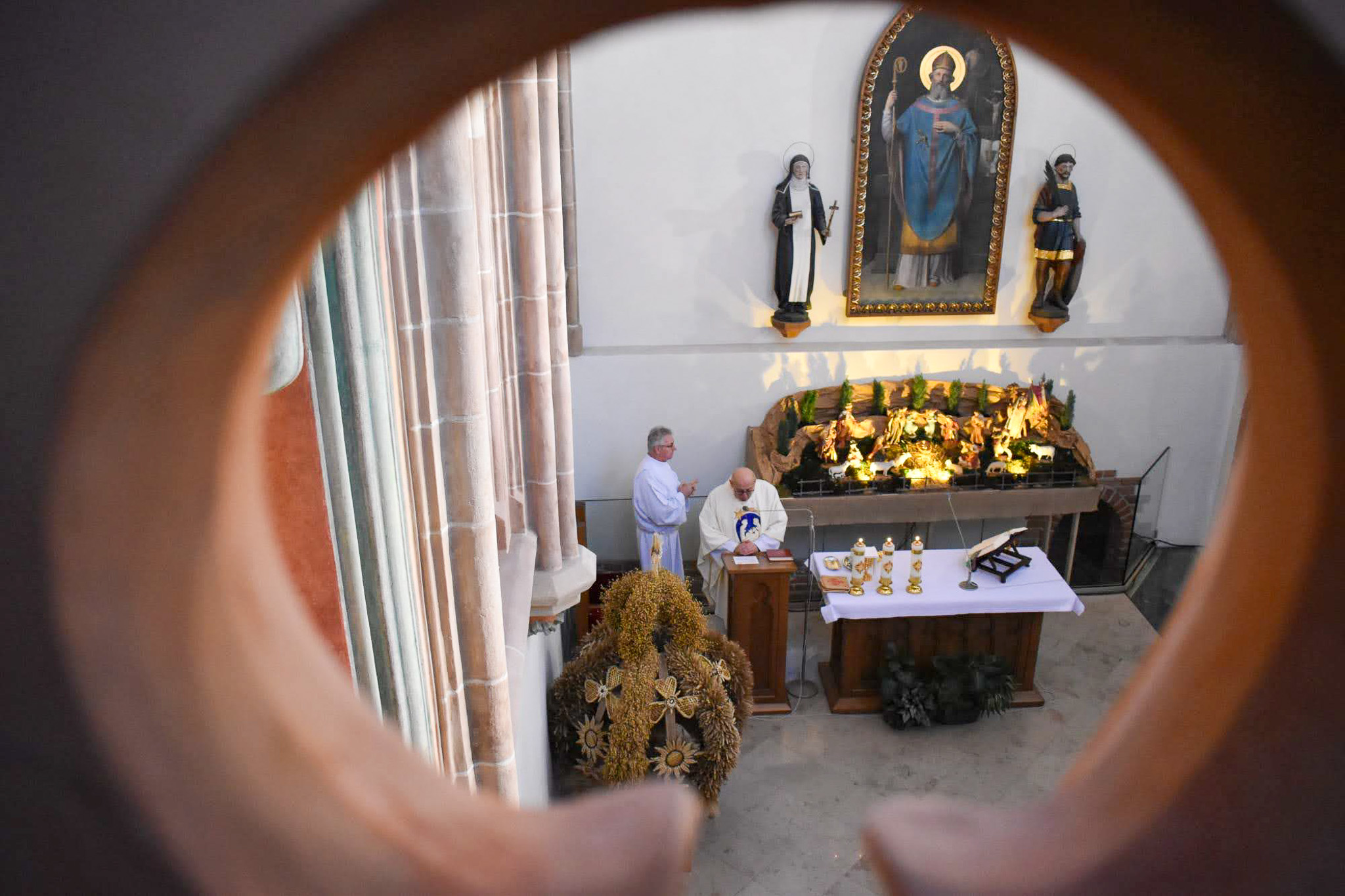 W zamkowej kaplicy wspomniano jej patrona, świętego Tomasza Becketa