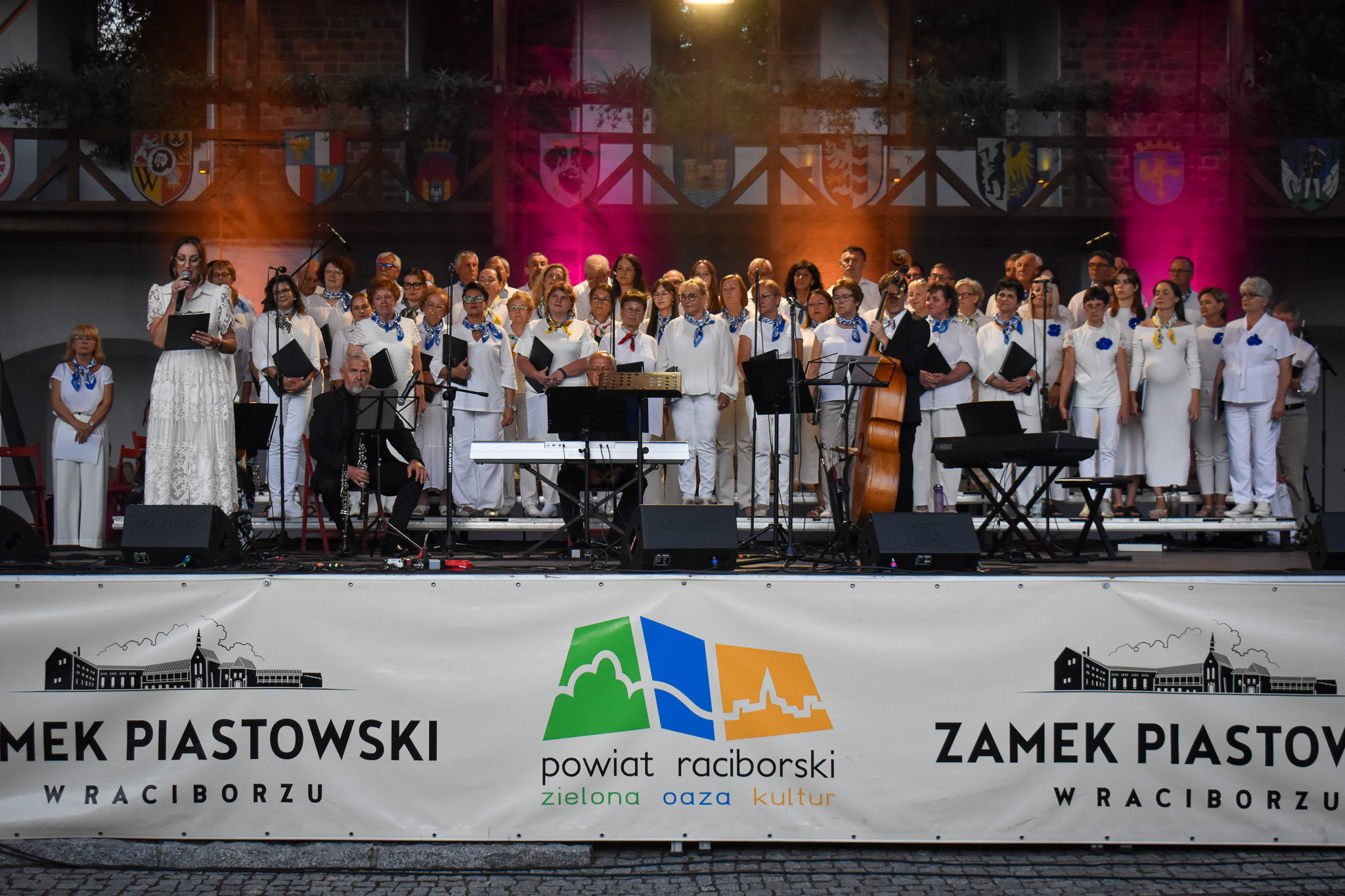 Na zdjęciu 67 ch&oacute;rzyst&oacute;w z Brzezia, Lubomi i Krzyżanowic, kt&oacute;rzy zaprezentowali repertuar filmowy, operetkowy i rozrywkowy