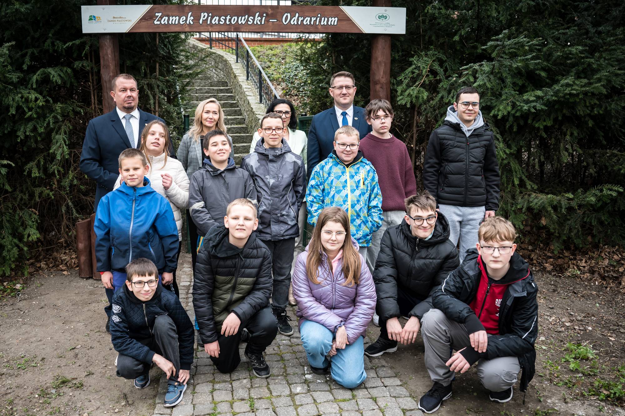 Na zdjęciu grupa os&oacute;b podczas uroczystego otwarcia Odrarium na Zamku Piastowskim