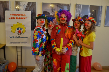 Zabawy z clownami zakończyły zamkowe ferie 2013