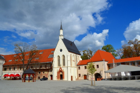 Tożsamość – sto dzieł z partnerskich powiatów