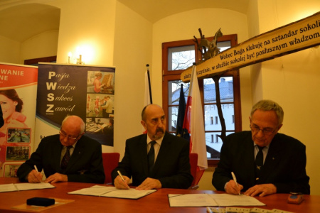 Na zamku podpisano umowę partnerską pomiędzy PWSZ a TG Sokół
