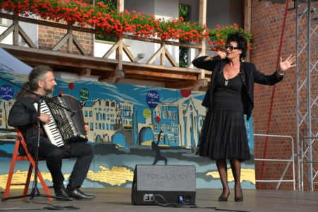 „La vie en rose” - koncert Yagi Kowalik w repertuarze Edith Piaf na zamku