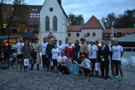 Uczestnicy Biegu upamiętniającego 332. rocznicę Odsieczy Wiedeńskiej dotarli na Zamek Piastowski w Raciborzu