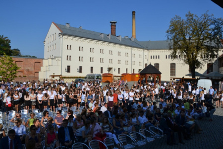 Inauguracja roku szkolnego 2015/2016 w Centrum Kształcenia Zawodowego i Ustawicznego nr 1 w Raciborzu. Uroczystości na Zamku Piastowskim