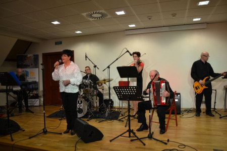 Koncert zespołu „60 plus” z okazji Dnia Kobiet w marcu na Zamku Piastowskim