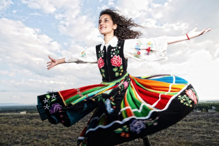 „Za fasadą folkloru” – nowa wystawa już na Zamku Piastowskim