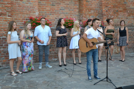 Piosenki czar, czyli mini-recitale młodych artystów na zamku
