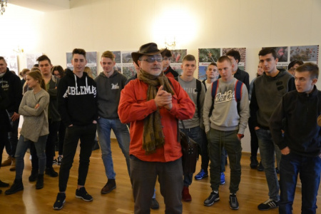 Młodzież szkolna wzięła udział na Zamku Piastowskim w spotkaniu z Kasią Czemplik i Robertem Czerniakiem