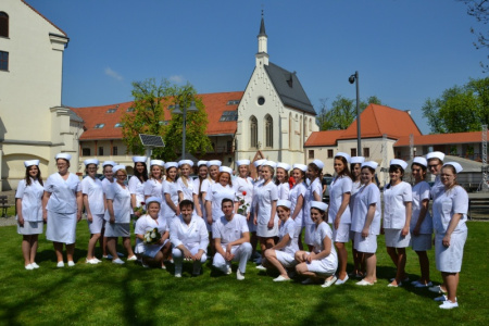 Uroczyste czepkowanie studentów I roku pielęgniarstwa na Zamku Piastowskim