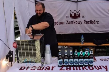 Na Zamku Piastowskim trwa dwudniowy Zlot Food Trucków