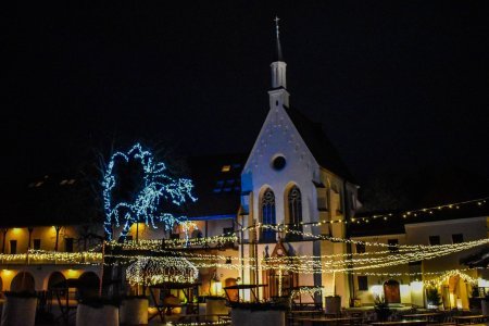 Pięknie oświetlony zamek gotowy na jarmark [FOTO i WIDEO]