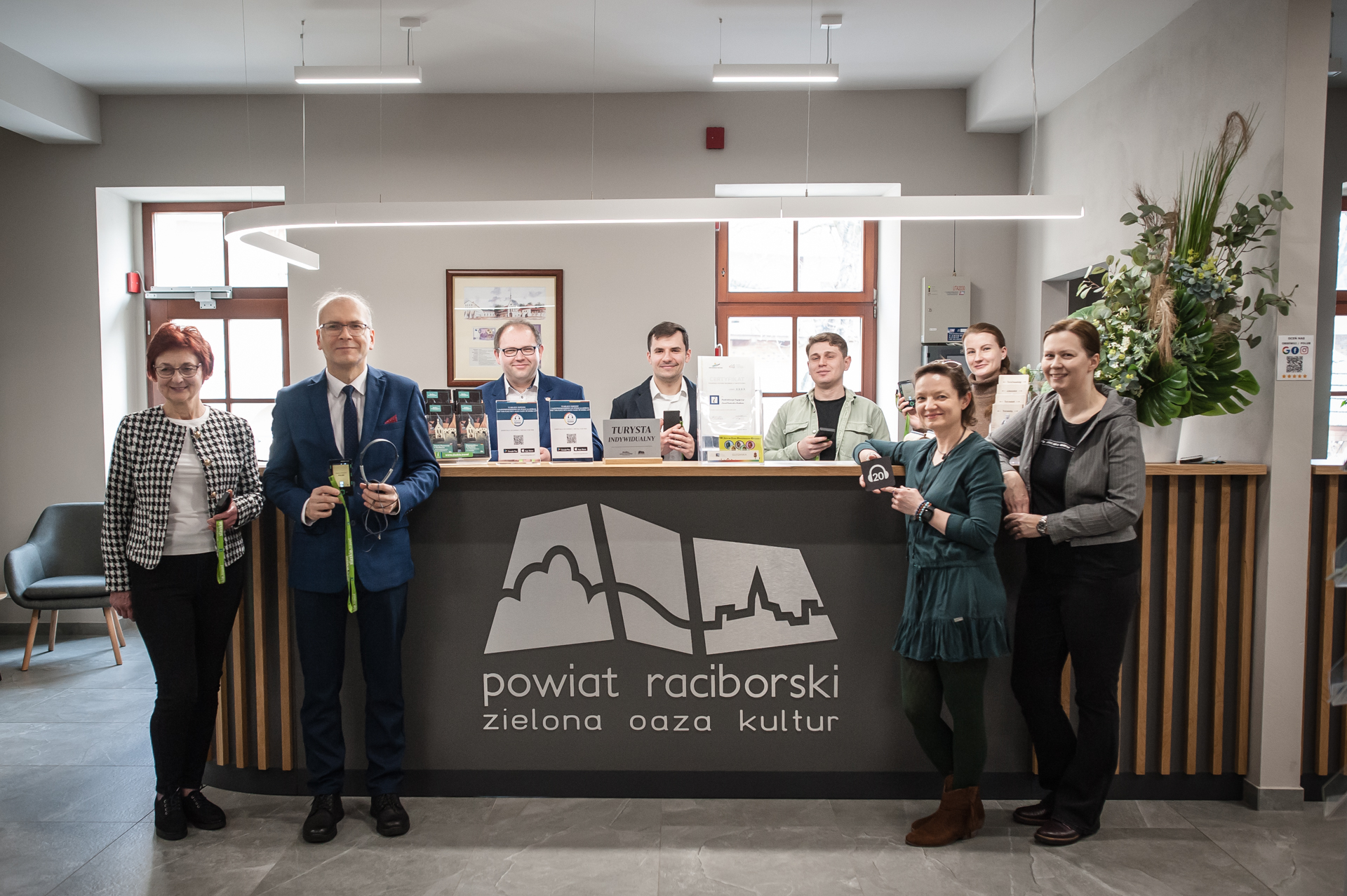 Załoga Punktu Informacji Turystycznej na Zamku Piastowskim w Raciborzu 