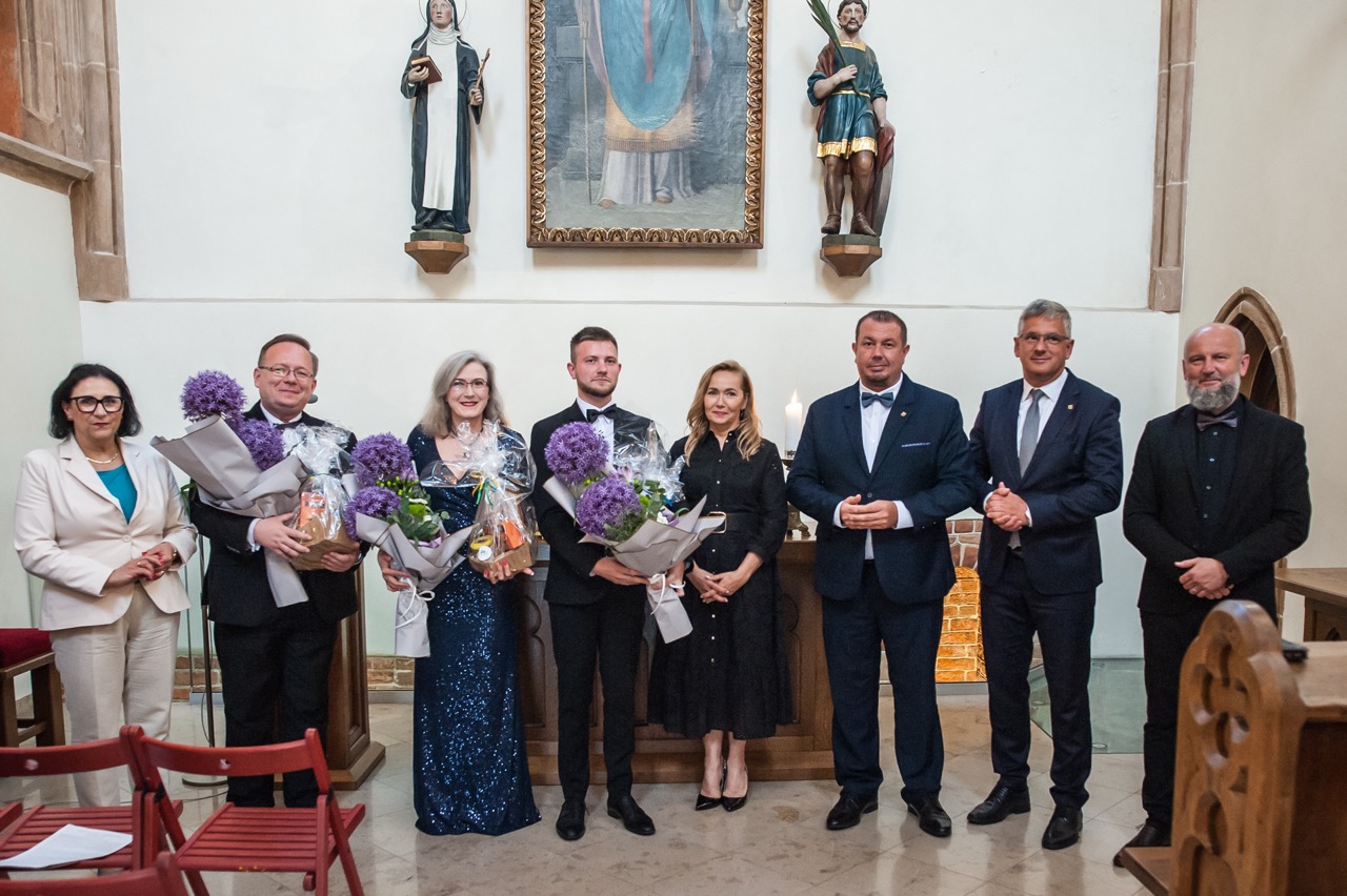 W zamkowej kaplicy pw. św. Tomasza Becketa znów wybrzmiały organy z 1873 roku