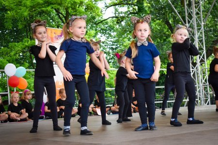 Rodzinne świętowanie z Młodzieżowym Domem Kultury na dziedzińcu Zamku Piastowskiego w Raciborzu