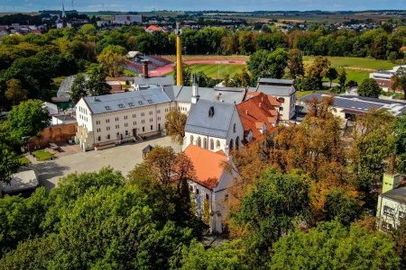Montaż mobilnego zadaszenia z żagli przeciwsłonecznych na Zamku Piastowskim w Raciborzu w ramach zagospodarowania i urządzenia dziedzińca Zamku