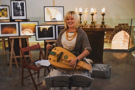 Historyczne wieczory na Zamku Piastowskim z kompletem publiczności [FOTO i WIDEO]