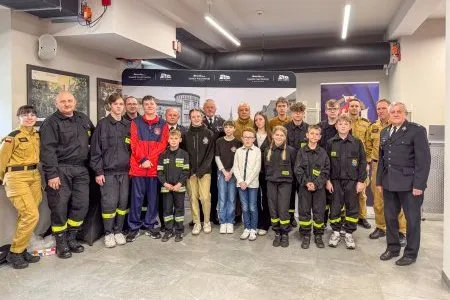 Wiedza pożarnicza bez tajemnic. Powiatowy turniej Młodzież Zapobiega Pożarom na Zamku Piastowskim