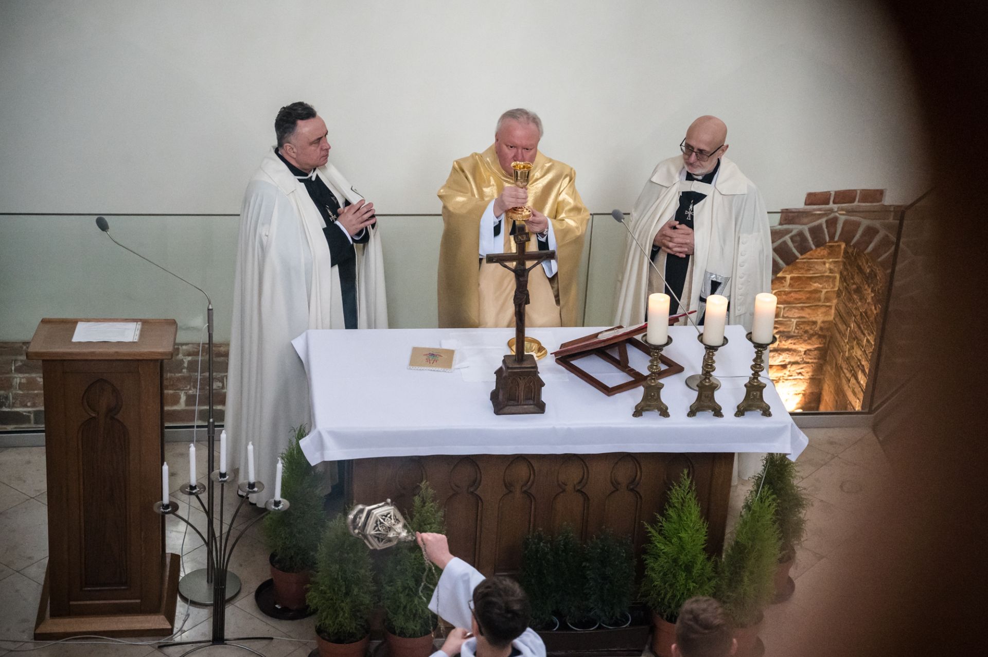 Na zdjęciu uroczysta Msza Święta, odprawiona w intencji mieszkańc&oacute;w powiatu raciborskiego