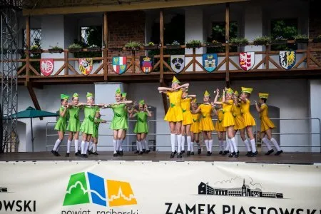 Zamek Piastowski w Raciborzu w sobotę 30 maja zamienił się w prawdziwe kr&oacute;lestwo mażoretek!