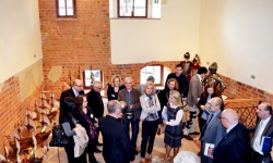 Turyści odwiedzający raciborski Zamek