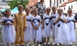 Taneczne podsumowanie roku szkolnego na zamkowej scenie (14)
