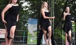Taneczne podsumowanie roku szkolnego na zamkowej scenie (16)