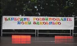 Taneczne podsumowanie roku szkolnego na zamkowej scenie (1)