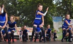 Taneczne podsumowanie roku szkolnego na zamkowej scenie (5)