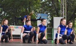 Taneczne podsumowanie roku szkolnego na zamkowej scenie (7)