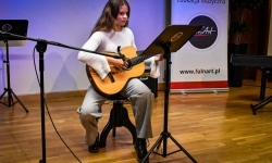 Muzyczne talenty na scenie Zamku Piastowskiego. Koncert uczniów ogniska muzycznego Fulnart (5)