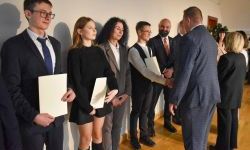Stypendia Prezesa Rady Ministrów wręczone na Zamku Piastowskim (17)