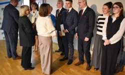 Stypendia Prezesa Rady Ministrów wręczone na Zamku Piastowskim (1)