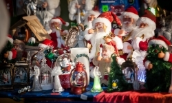 Bajkowy zamek znów przyciągnął tłumy. Na dziedziniec wjechał Święty Mikołaj w saniach (6)
