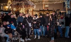 Bajkowy zamek znów przyciągnął tłumy. Na dziedziniec wjechał Święty Mikołaj w saniach (18)