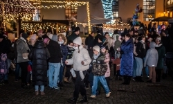 Bajkowy zamek znów przyciągnął tłumy. Na dziedziniec wjechał Święty Mikołaj w saniach (20)