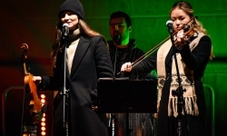 Zakochany duet, Lotharsi, fire show i św. Mikołaj na quadzie. Ruszył ostatni jarmarkowy weekend na zamku (6)