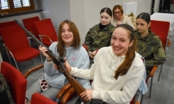 Zapachy lasu i militaria na Zamku Piastowskim. Zamkowa niedziela z przyrodą i historią (18)