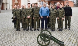 Zapachy lasu i militaria na Zamku Piastowskim. Zamkowa niedziela z przyrodą i historią (8)