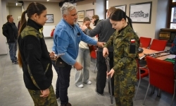 Zapachy lasu i militaria na Zamku Piastowskim. Zamkowa niedziela z przyrodą i historią (15)
