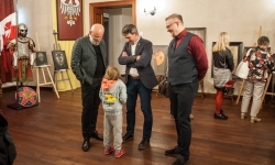 Ciemna noc duszy – wernisaż prac Jolanty Krzyżek na zamku (13)