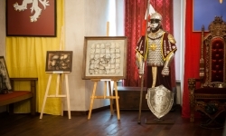 Ciemna noc duszy – wernisaż prac Jolanty Krzyżek na zamku (5)
