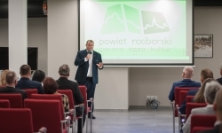 W zamkowej kaplicy pw. św. Tomasza Becketa znów wybrzmiały organy z 1873 roku (10)