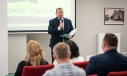 W zamkowej kaplicy pw. św. Tomasza Becketa znów wybrzmiały organy z 1873 roku (7)