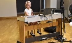 Młodzi artyści na scenie domu książęcego Zamku Piastowskiego (12)