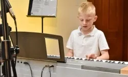 Młodzi artyści na scenie domu książęcego Zamku Piastowskiego (14)