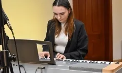 Młodzi artyści na scenie domu książęcego Zamku Piastowskiego (15)
