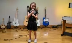 Młodzi artyści na scenie domu książęcego Zamku Piastowskiego (5)