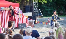 Magia teatru na dziedzińcu Zamku Piastowskiego. Teatr Jednej Miny porwał najmłodszych widzów (7)