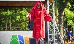 Magia teatru na dziedzińcu Zamku Piastowskiego. Teatr Jednej Miny porwał najmłodszych widzów (14)